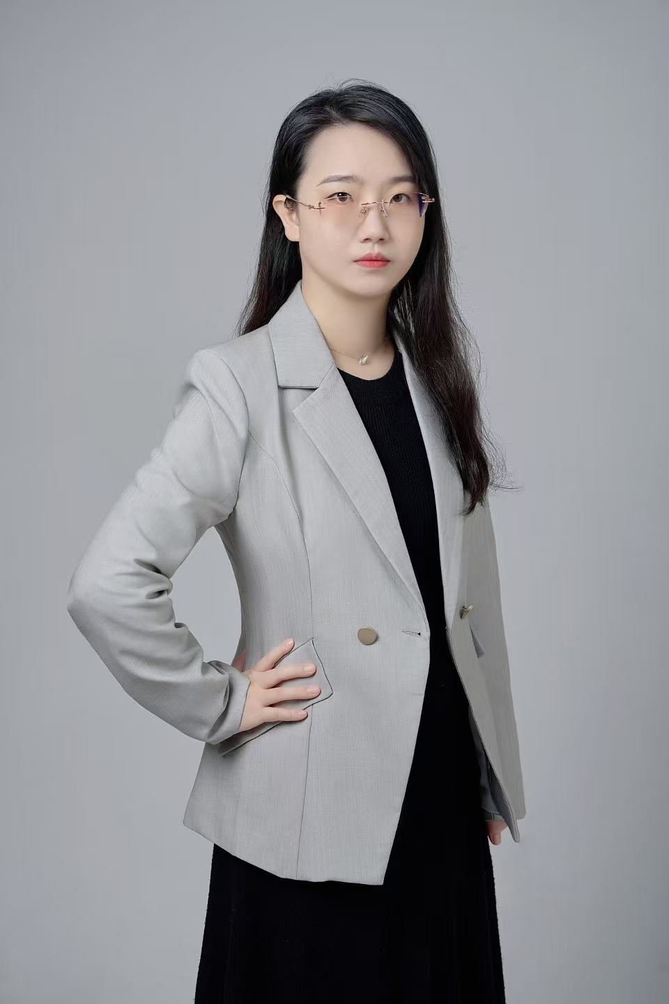 黄亚男律师